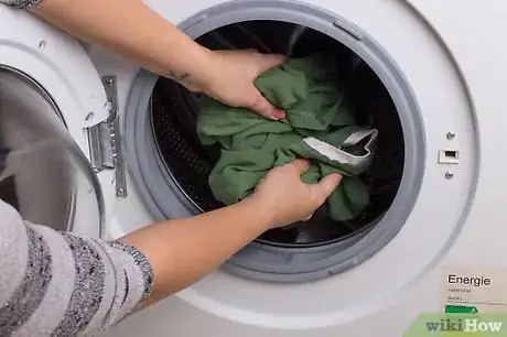 Imagen titulada Remove Paint from Your Shirt Step 14