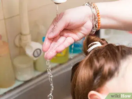 Imagen titulada Put on a Swim Cap Step 7