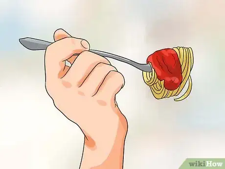 Imagen titulada Eat Noodles Step 1