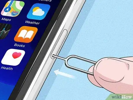Imagen titulada Open the SIM Tray on iPhone Step 4