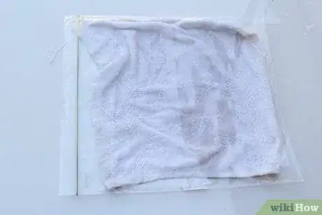 Imagen titulada Remove Dried Blood Stains from Fabric Step 19