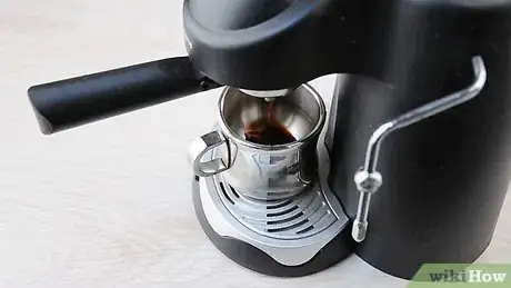 Imagen titulada Make Cappuccino Foam Step 1