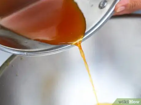 Imagen titulada Get Caramel off Pots and Pans Step 9