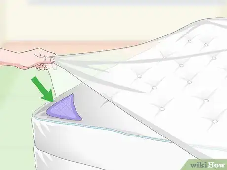 Imagen titulada Prevent Sheets from Slipping Off a Bed Step 11