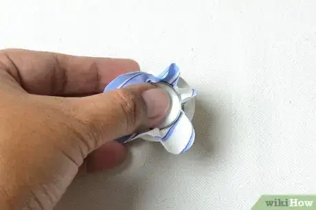 Imagen titulada Make Fabric Earrings Step 23