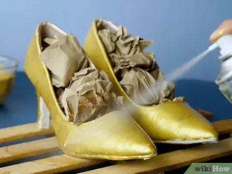 Imagen titulada Make Glitter Shoes Step 10