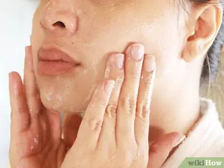 Imagen titulada Take Care of Your Lips Step 4