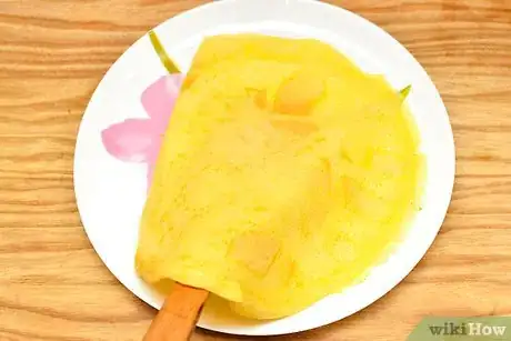 Imagen titulada Make Crepes Step 8