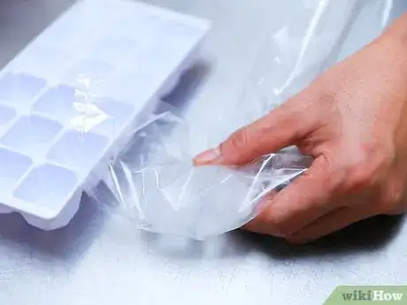Imagen titulada Remove Chewing Gum from a Car Seat Step 1