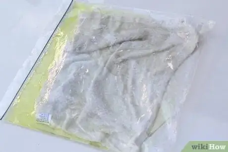 Imagen titulada Remove Dried Blood Stains from Fabric Step 22