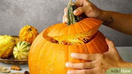 Imagen titulada Roast Pumpkin Seeds Step 1