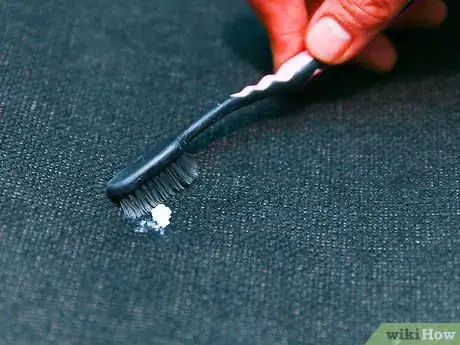 Imagen titulada Remove Chewing Gum from a Car Seat Step 5