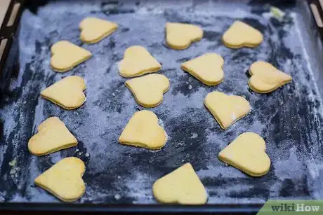 Imagen titulada Make Cookie Cutter Cookies Step 18