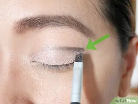 Imagen titulada Apply Natural Makeup for Brown Eyes Step 5