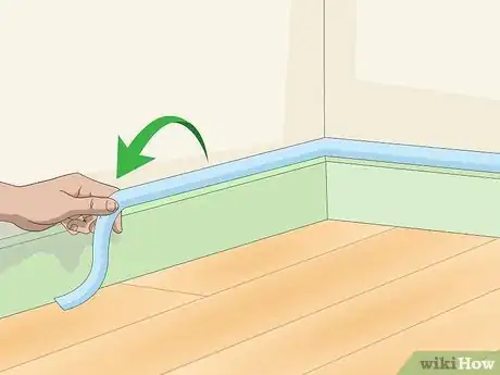 Imagen titulada Paint Baseboards Step 5