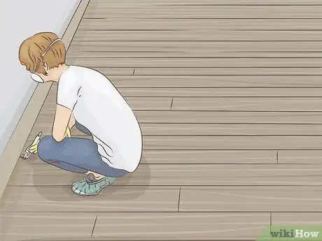 Imagen titulada Finish Hardwood Floors without Sanding Step 6