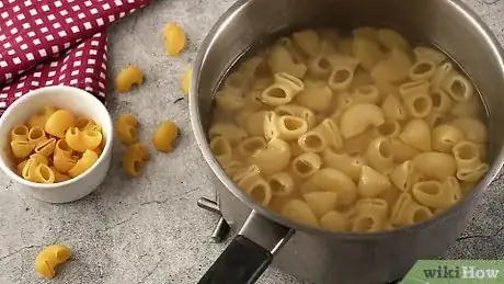 Imagen titulada Make Old Style Macaroni and Cheese Step 3