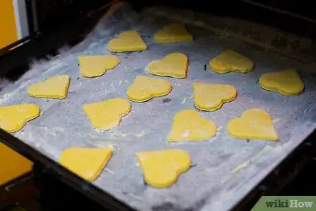 Imagen titulada Make Cookie Cutter Cookies Step 16