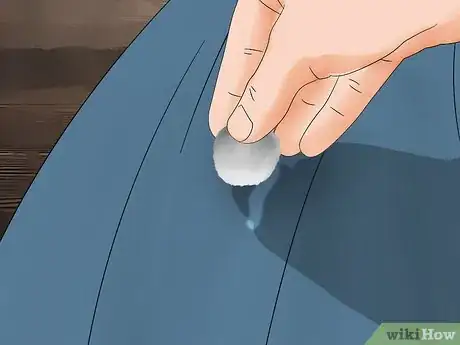 Imagen titulada Get Rid of Bleach Stains Step 3