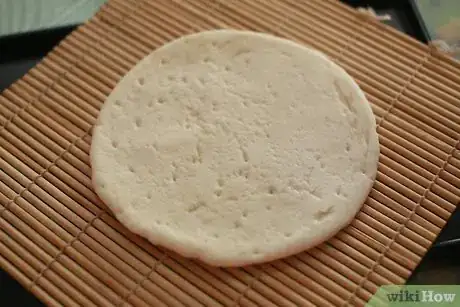 Imagen titulada Cook Pizza in a Gas Oven Step 1