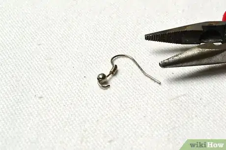 Imagen titulada Make Fabric Earrings Step 16
