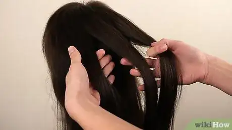 Imagen titulada Do a Reverse French Braid Step 3
