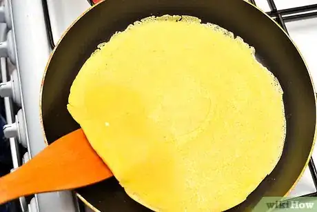 Imagen titulada Make Crepes Step 7