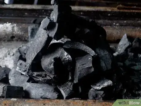 Imagen titulada Light a Charcoal Grill Step 7