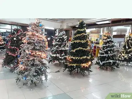 Imagen titulada String Christmas Tree Lights Step 31