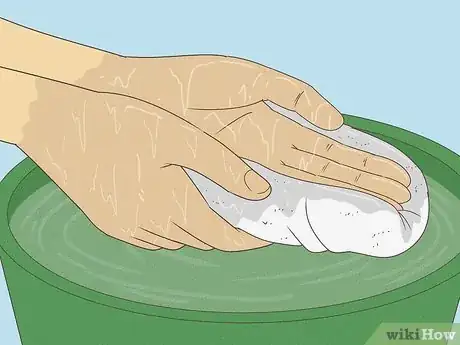 Imagen titulada Get Spray Foam Off Hands Step 8