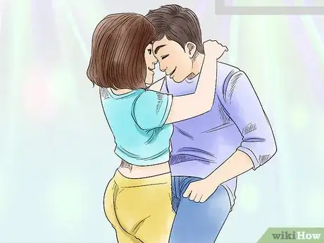 Imagen titulada Flirt with a Guy Step 11