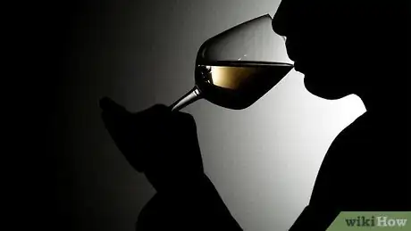 Imagen titulada Hold a Wine Glass Step 9