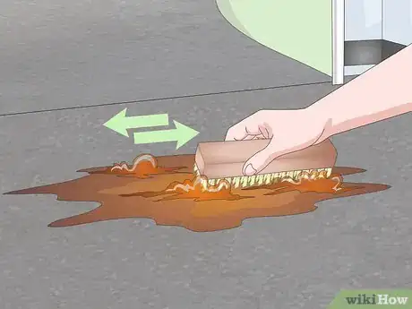 Imagen titulada Clean Hydraulic Fluid from Asphalt Step 8