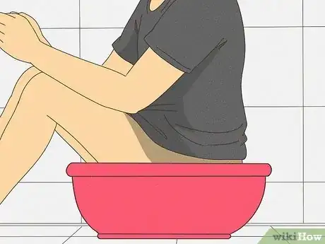 Imagen titulada Care for Anal Fissures Postpartum Step 1