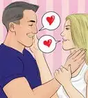 dar un beso francés