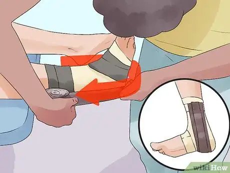 Imagen titulada Tape an Ankle Like an Athletic Trainer Step 8