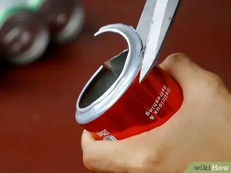 Imagen titulada Disguise Your Beer Can With a Soda Can Step 4
