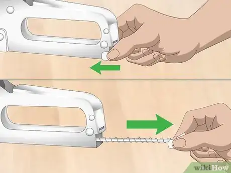 Imagen titulada Load a Staple Gun Step 2