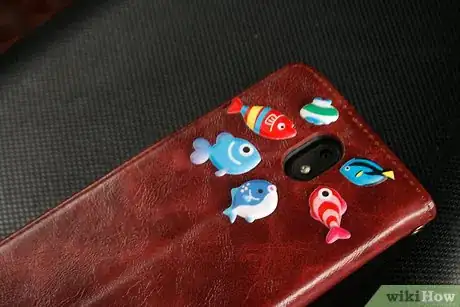 Imagen titulada Decorate Your Cell Phone Step 2