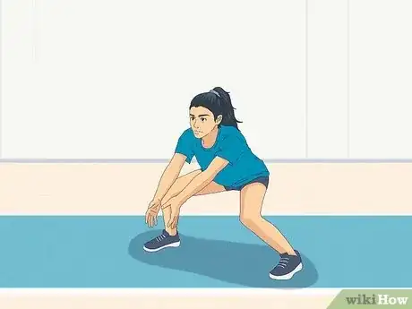 Imagen titulada Do an Underhand Serve Step 12