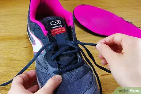 Imagen titulada Clean Muddy Shoes Step 10