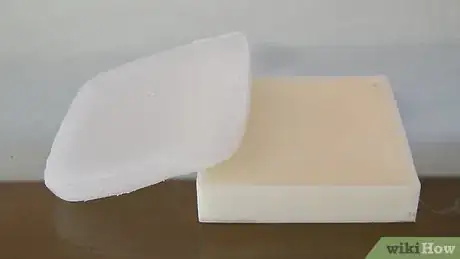 Imagen titulada Dye Candles Step 2