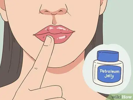 Imagen titulada Make Your Lips Look Plumper Without Makeup Step 1.jpeg