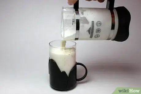 Imagen titulada Make a Cappuccino with a French Press Step 9