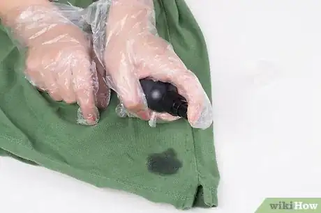 Imagen titulada Remove Paint from Your Shirt Step 12