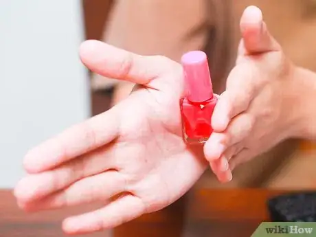 Imagen titulada Keep Nail Polish from Drying Out Step 3