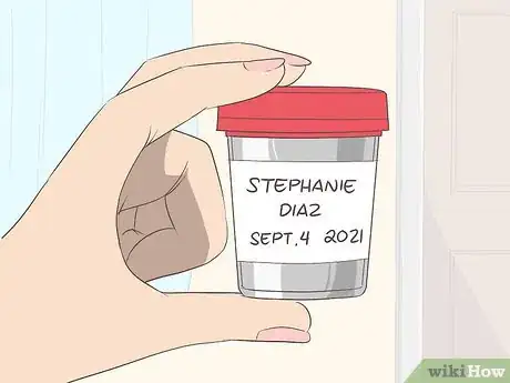 Imagen titulada Help a Female Child Provide a Urine Sample Step 7