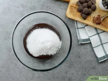 Imagen titulada Make Chocolate Covered Brownie Bites Step 2