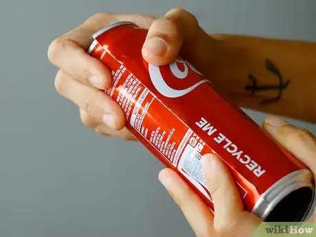 Imagen titulada Disguise Your Beer Can With a Soda Can Step 7