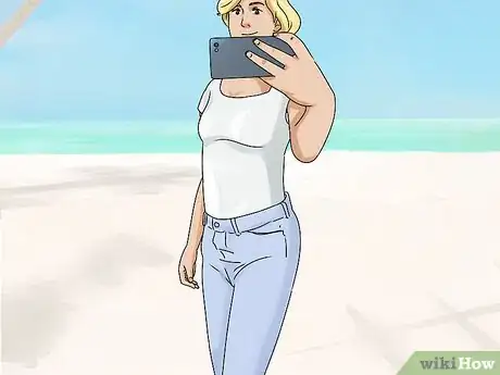 Imagen titulada Pose for a Selfie Step 9